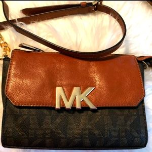Michael Kors Small Signature Crossbody Bag